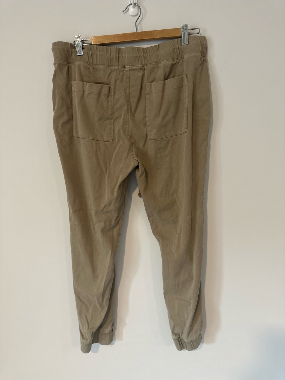 Anthropologie cloth & stone Elastic Waist Utility Joggers in Khaki - Picture 5 of 12